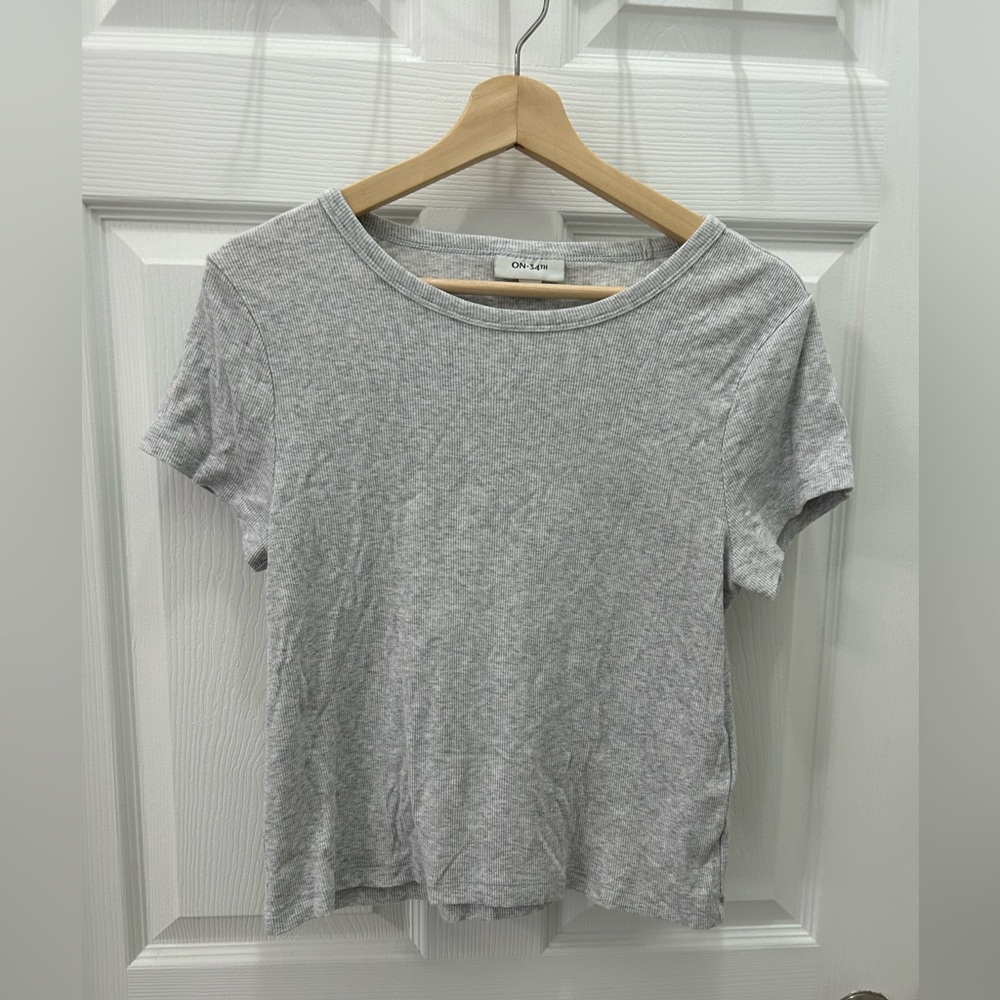 On The Byse Light Gray Ribbed Short Sleeve Tee
